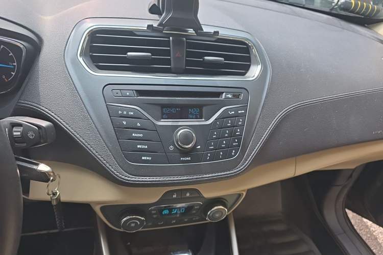 Used Ford Escort 2015 1.5L Automatic Fashion Model Audio And AC Panel