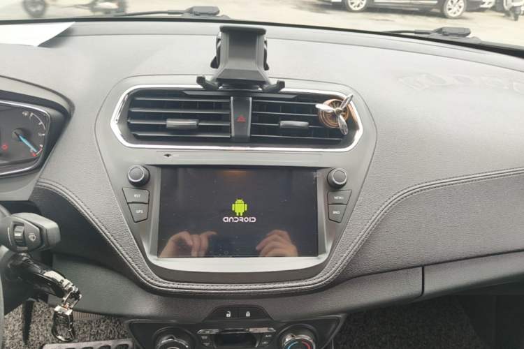 Used Ford Escort 2015 1.5L Automatic Fashion Model Audio And AC Panel