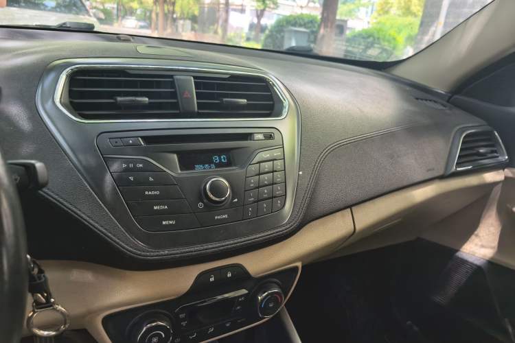 Used Ford Escort 2015 1.5L Automatic Fashion Model Audio And AC Panel