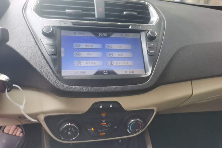 Used Ford Escort 2015 1.5L Automatic Comfort Edition Audio And AC Panel