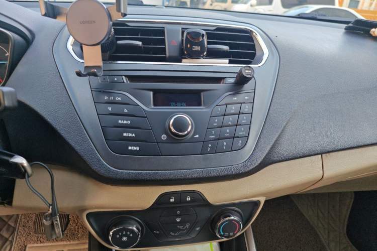 Used Ford Escort 2015 1.5L Automatic Comfort Edition Audio And AC Panel