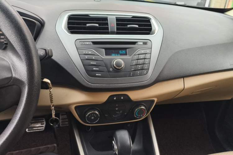 Used Ford Escort 2015 1.5L Automatic Comfort Edition Audio And AC Panel