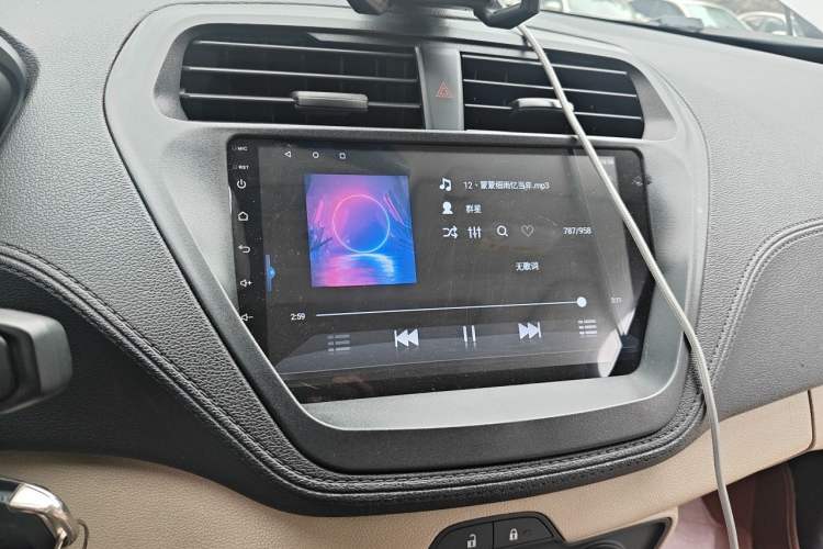 Used Ford Escort 2015 1.5L Manual Fashion Edition Audio And AC Panel
