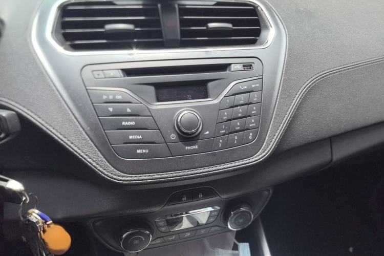 Used Ford Escort 2015 1.5L Automatic Fashion Model Audio And AC Panel