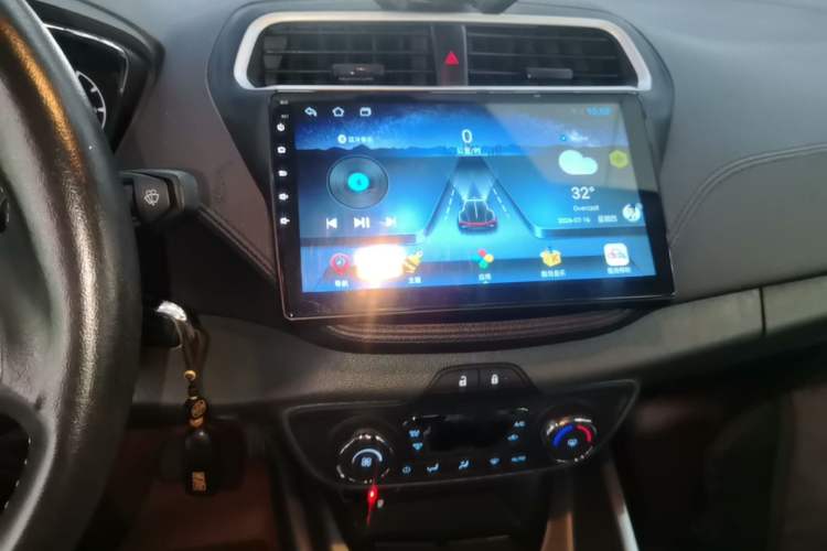 Used Ford Escort 2015 1.5L Manual Fashion Edition Audio And AC Panel