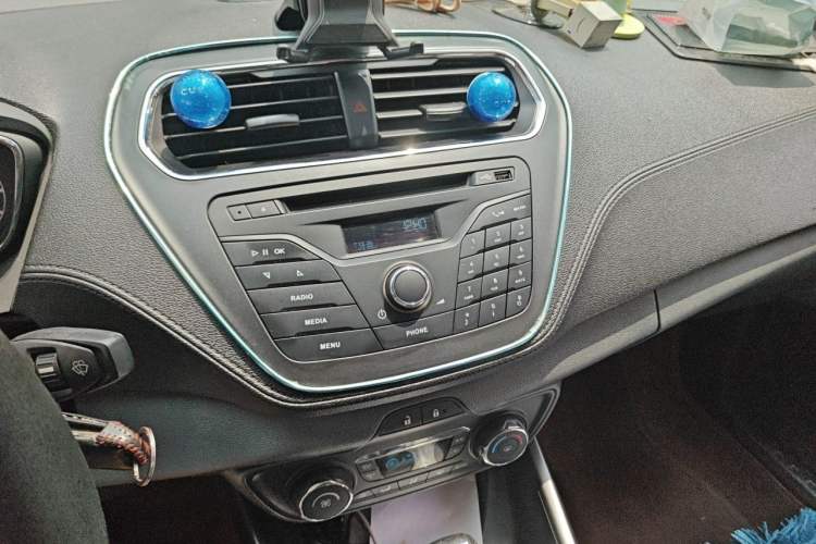 Used Ford Escort 2015 1.5L Automatic Fashion Model Audio And AC Panel