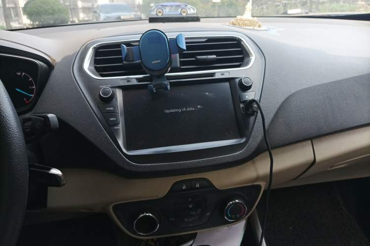 Used Ford Escort 2015 1.5L Automatic Comfort Edition Audio And AC Panel