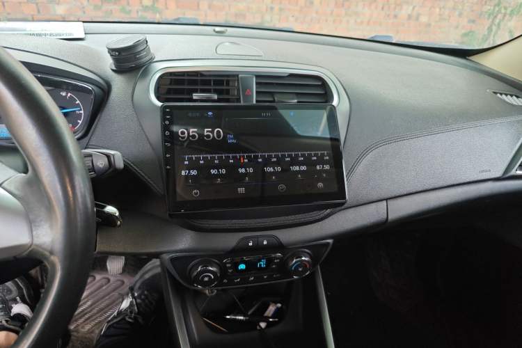 Used Ford Escort 2015 1.5L Manual Fashion Edition Audio And AC Panel