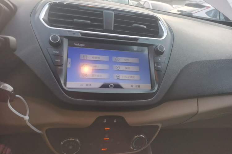 Used Ford Escort 2015 1.5L Automatic Comfort Edition Audio And AC Panel