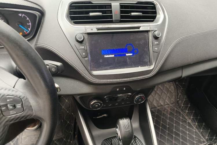 Used Ford Escort 2015 1.5L Automatic Fashion Model Audio And AC Panel
