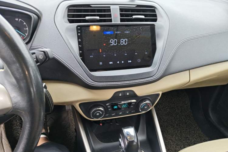 Used Ford Escort 2015 1.5L Automatic Fashion Model Audio And AC Panel