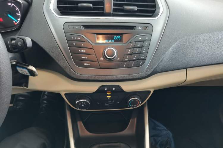 Used Ford Escort 2015 1.5L Manual Comfort Model Audio And AC Panel