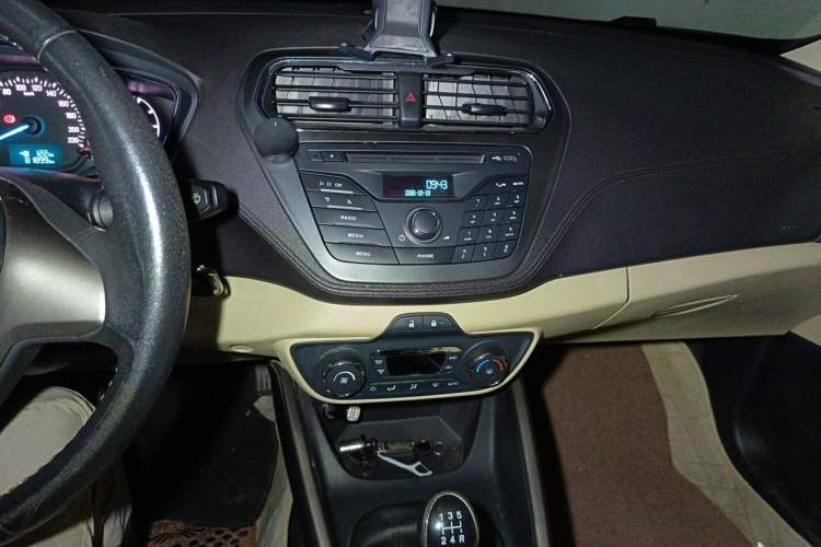 Used Ford Escort 2015 1.5L Manual Fashion Edition Audio And AC Panel