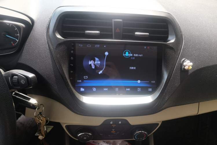 Used Ford Escort 2015 1.5L Automatic Comfort Edition Audio And AC Panel
