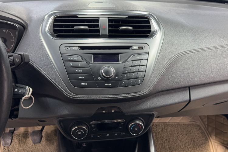 Used Ford Escort 2015 1.5L Manual Fashion Edition Audio And AC Panel