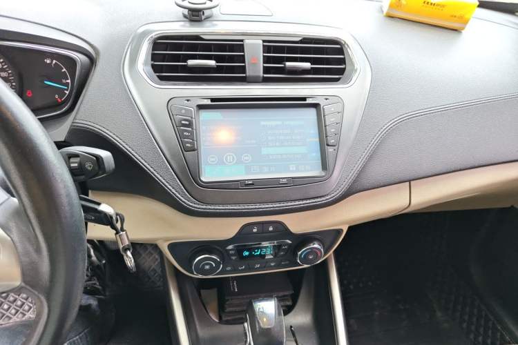 Used Ford Escort 2015 1.5L Automatic Fashion Model Audio And AC Panel