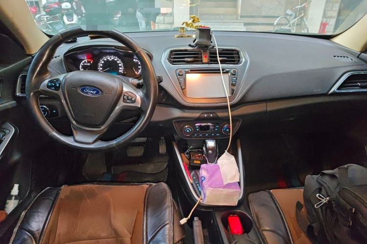Used Ford Escort 2015 1.5L Automatic Fashion Model Center Console