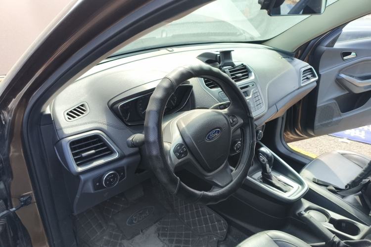 Used Ford Escort 2015 1.5L Automatic Fashion Model Center Console