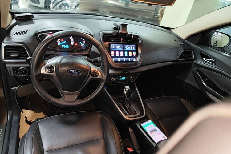 Used Ford Escort 2015 1.5L Automatic Fashion Model Center Console