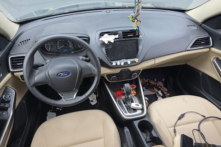 Used Ford Escort 2015 1.5L Automatic Comfort Edition Center Console
