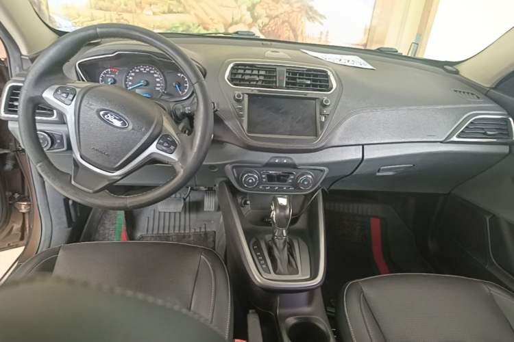 Used Ford Escort 2015 1.5L Automatic Fashion Model Center Console