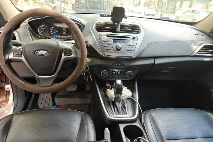 Used Ford Escort 2015 1.5L Automatic Fashion Model Center Console