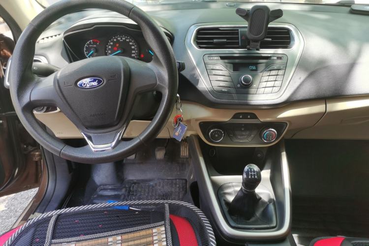 Used Ford Escort 2015 1.5L Manual Comfort Model Center Console