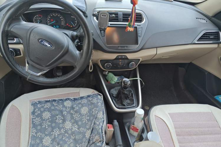 Used Ford Escort 2015 1.5L Manual Comfort Model Center Console