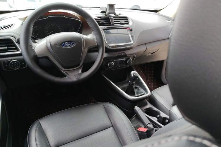 Used Ford Escort 2015 1.5L Manual Fashion Edition Center Console