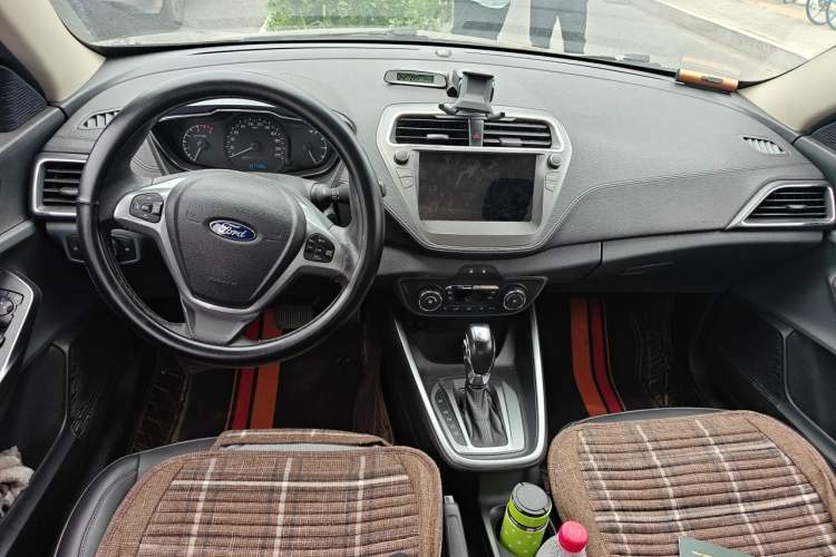 Used Ford Escort 2015 1.5L Automatic Fashion Model Center Console
