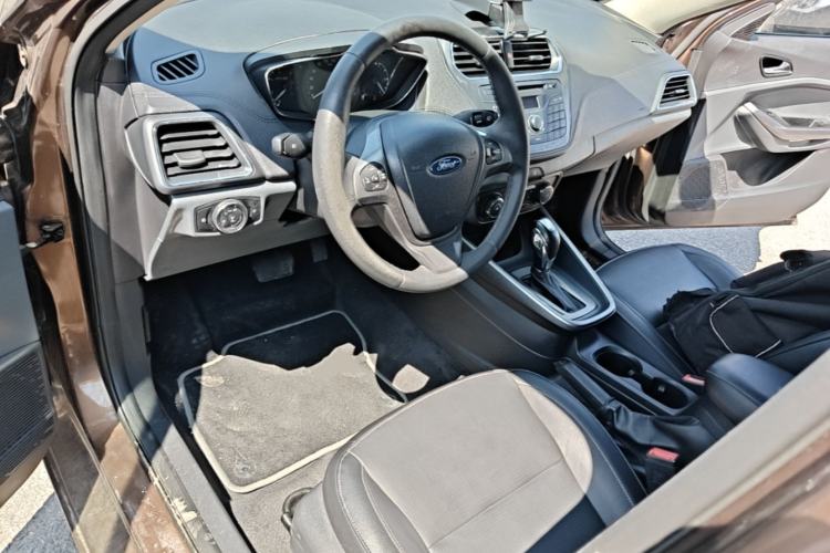 Used Ford Escort 2015 1.5L Automatic Fashion Model Center Console