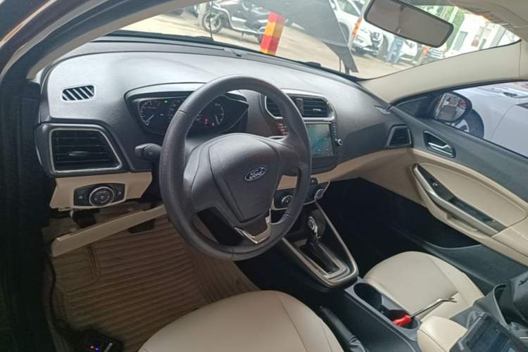Used Ford Escort 2015 1.5L Automatic Comfort Edition Center Console