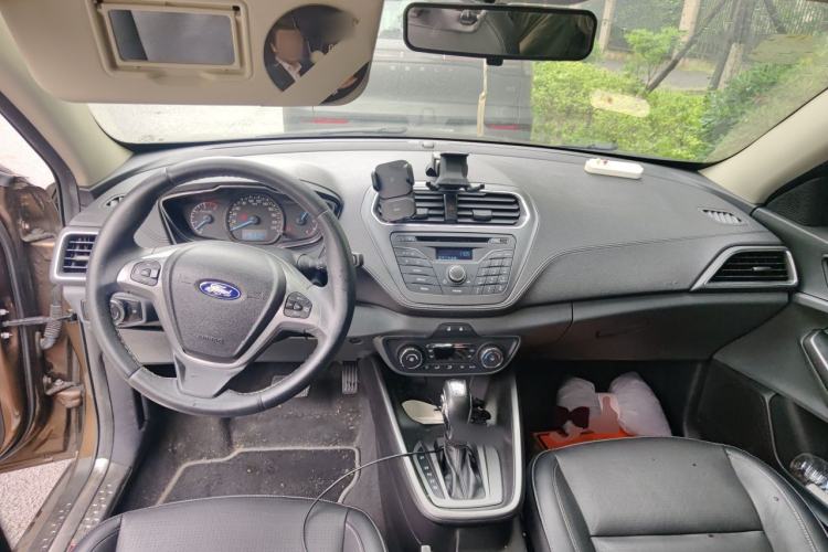 Used Ford Escort 2015 1.5L Automatic Fashion Model Center Console