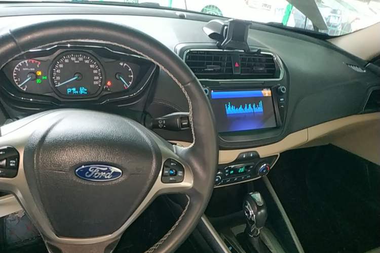 Used Ford Escort 2015 1.5L Automatic Fashion Model Center Console