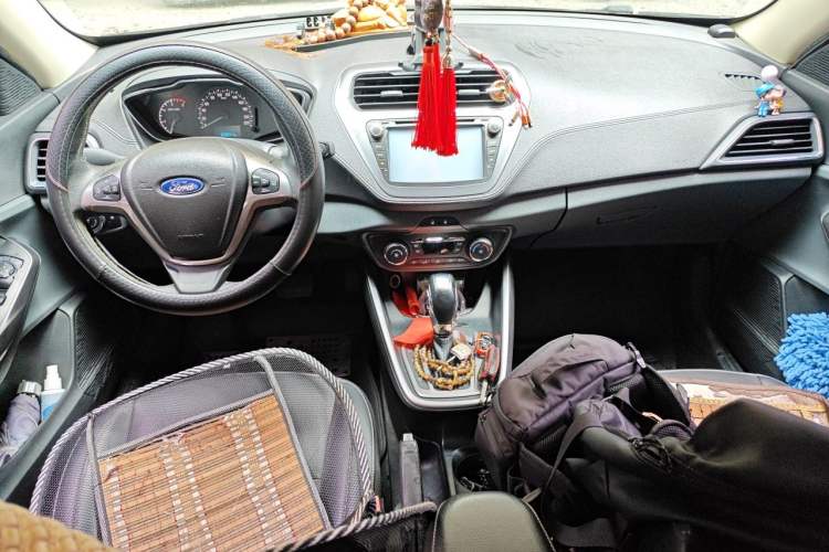 Used Ford Escort 2015 1.5L Automatic Fashion Model Center Console