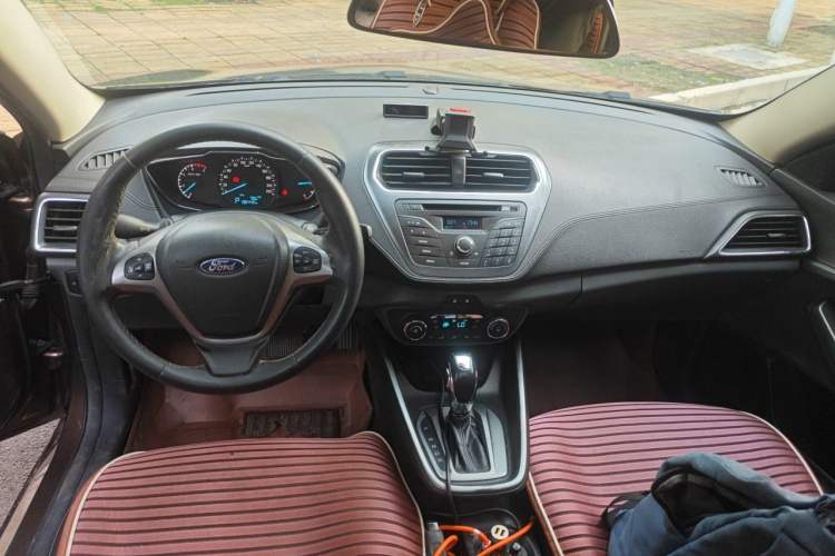 Used Ford Escort 2015 1.5L Automatic Fashion Model Center Console