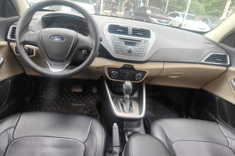 Used Ford Escort 2015 1.5L Automatic Comfort Edition Center Console