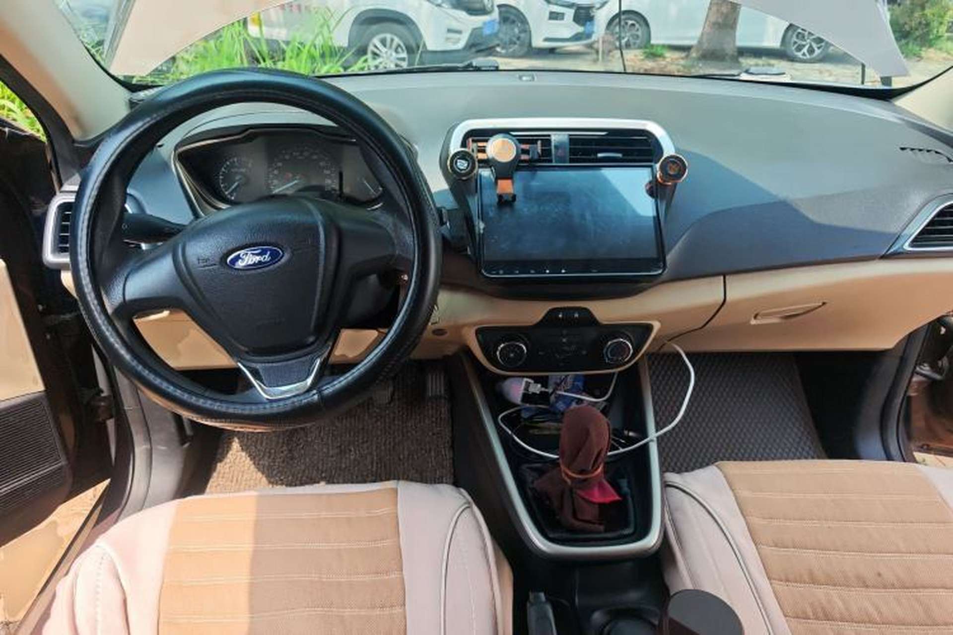 Used Ford Escort 2015 1.5L Manual Comfort Model Center Console