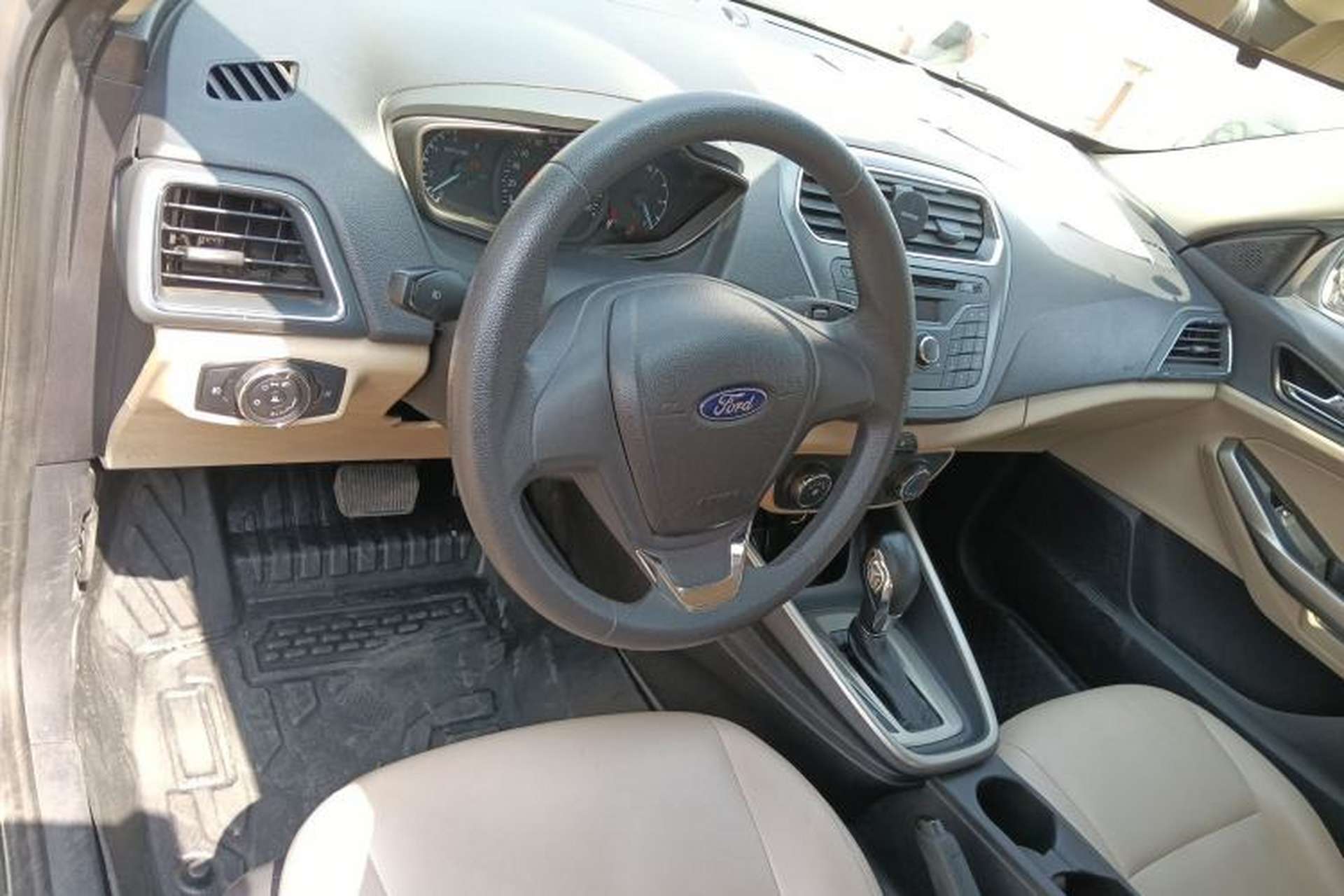 Used Ford Escort 2015 1.5L Automatic Comfort Edition Center Console