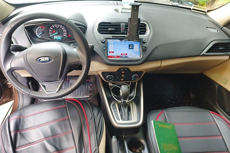 Used Ford Escort 2015 1.5L Automatic Comfort Edition Center Console