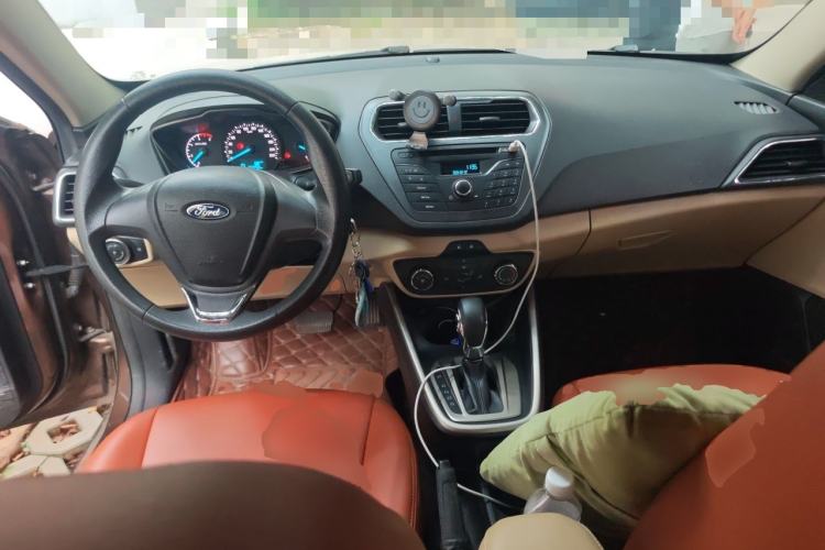 Used Ford Escort 2015 1.5L Automatic Comfort Edition Center Console