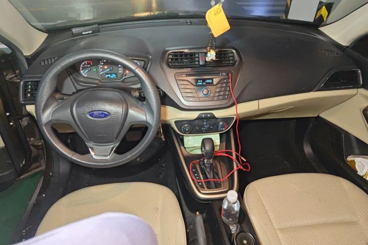 Used Ford Escort 2015 1.5L Automatic Comfort Edition Center Console
