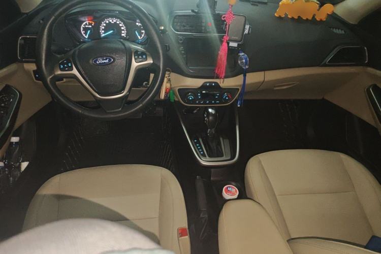 Used Ford Escort 2015 1.5L Automatic Fashion Model Center Console