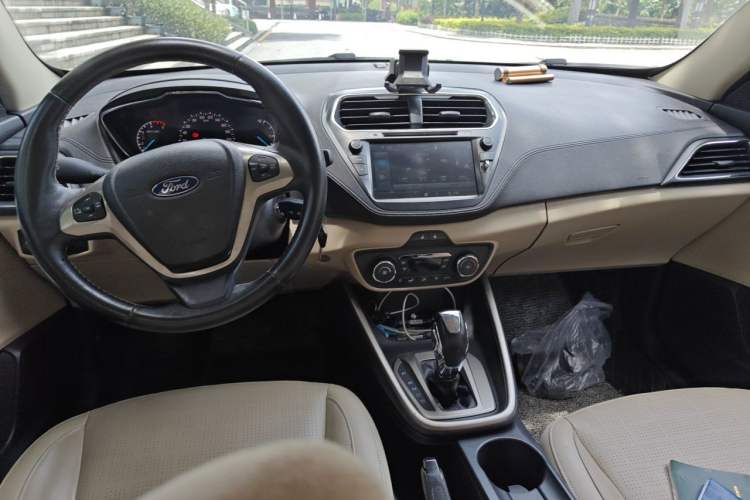 Used Ford Escort 2015 1.5L Automatic Fashion Model Center Console