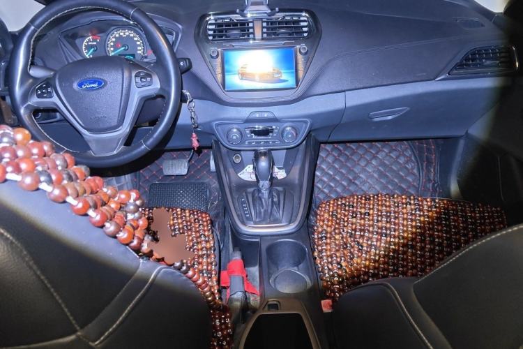 Used Ford Escort 2015 1.5L Automatic Fashion Model Center Console