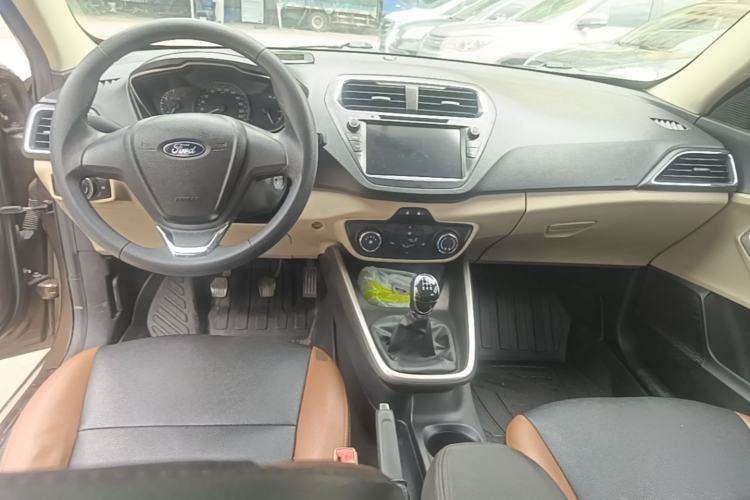 Used Ford Escort 2015 1.5L Manual Comfort Model Center Console