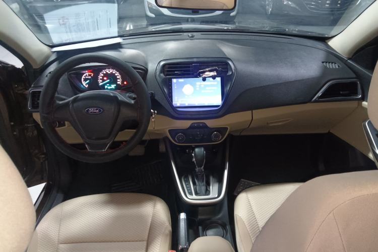 Used Ford Escort 2015 1.5L Automatic Comfort Edition Center Console