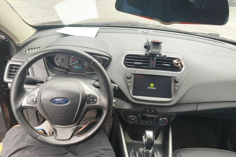 Used Ford Escort 2015 1.5L Automatic Fashion Model Center Console