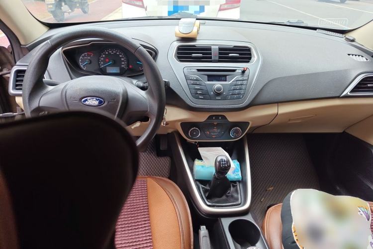 Used Ford Escort 2015 1.5L Manual Comfort Model Center Console