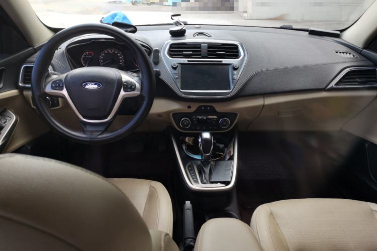 Used Ford Escort 2015 1.5L Automatic Fashion Model Center Console